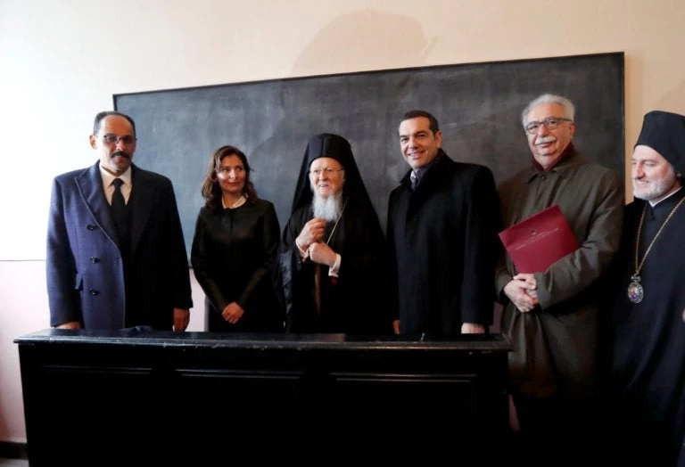 Φωτογραφίες και βίντεο από το θρησκευτικό τουρ του «αθεόφοβου» Αλέξη Τσίπρα στη Θεολογική Σχολή της Χάλκης